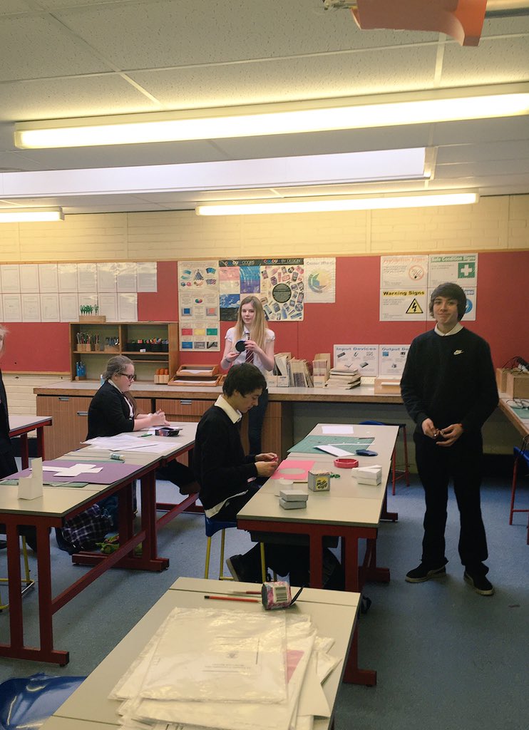 FATech_Ed's tweet image. 3rd year #surfacedevelopments #cardmodelling #packaging unit! Keep up the good work!! #talentedyoungpeople