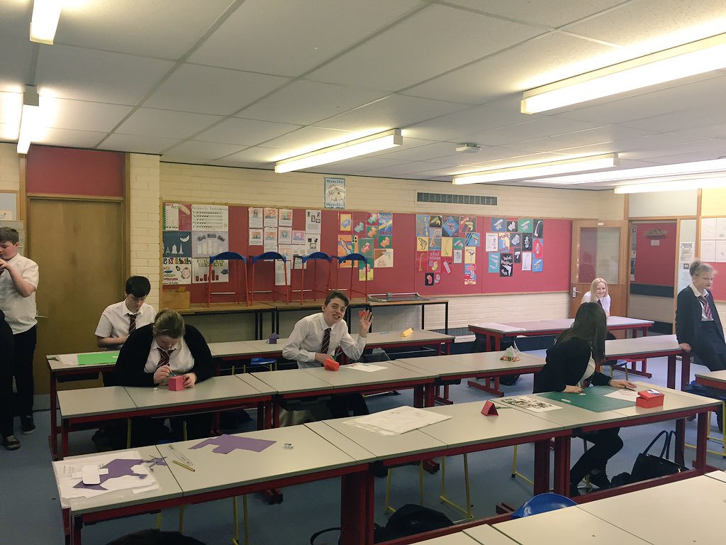 FATech_Ed's tweet image. 3rd year #surfacedevelopments #cardmodelling #packaging unit! Keep up the good work!! #talentedyoungpeople