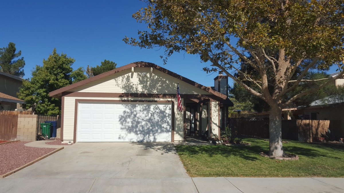 GLWeaver's tweet photo. Congrats to Heather G on 1st new home in Lancaster CA .#closeofescrow #coe #weaverteam https://t.co/FB9mJe1TdR