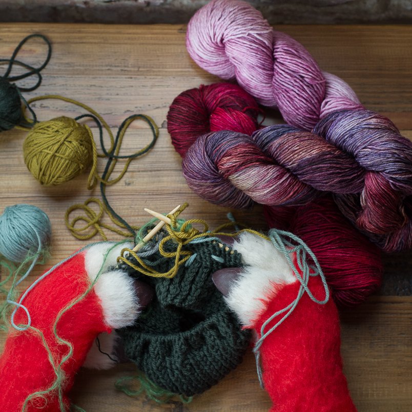 TheLaughingCow's tweet image. Learn to knit. That way, you’ll always have mittens in your size. #CowProblems #KeepWarm