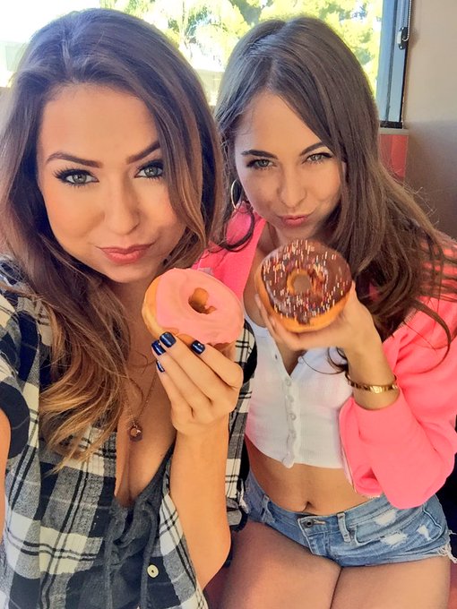 When @RileyReidx3 gives you that sugar rush.. 😍🍩👅💕👭 https://t.co/6vdA5bi7DO<a class="tags" href="/tag/rileyreidx3">@rileyreidx3</a>