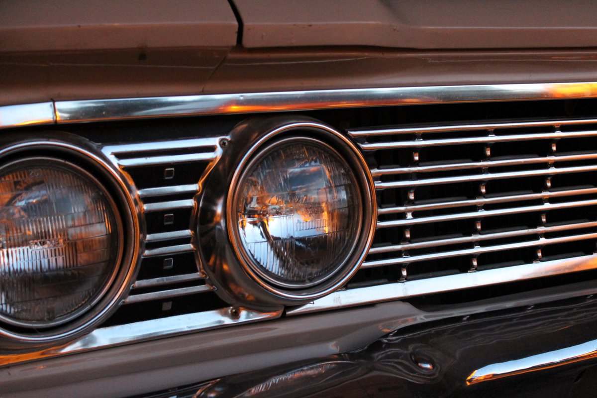 LPAGFL's tweet photo. An easy way to clean your #headlights is to use a baking soda and vinegar mixture. #CarCare #AutoGlass https://t.co/7pEQcBUQP5