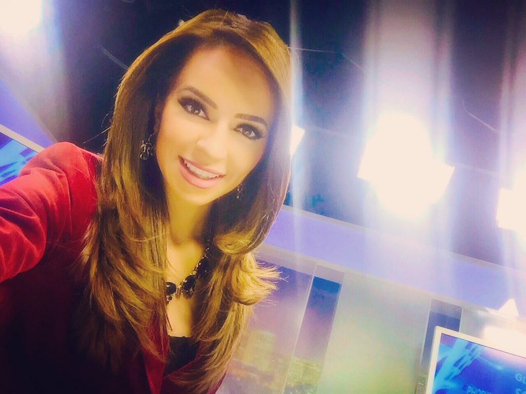 HeidiRenpenning's tweet photo. Amigos!! Ya estoy de vuelta #envivo por @univisionaz!!! #liderennoticias π»πππ₯π» #imback #happytuesday #blessedatwork https://t.co/OiK5WIu0ew