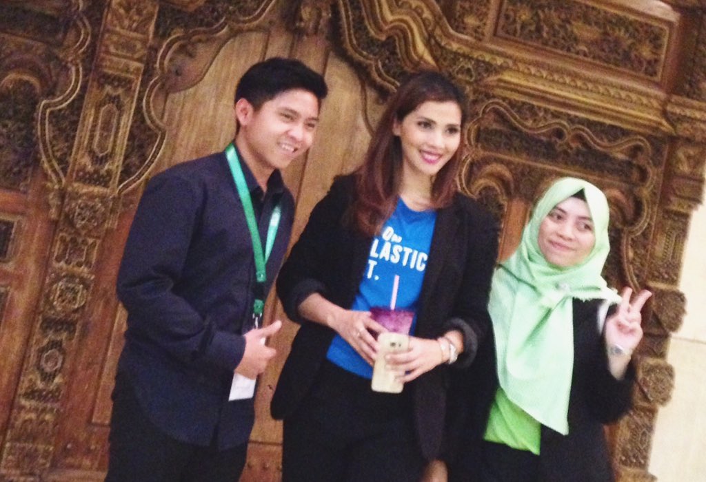 MuhammadDamanh's tweet photo. "Change begins at home." - @nadiamulyabbb
#FestivalIklim #dibawahdua #below2 #DietKantongPlastik #Pay4Plastic https://t.co/pjh7eyTdsW