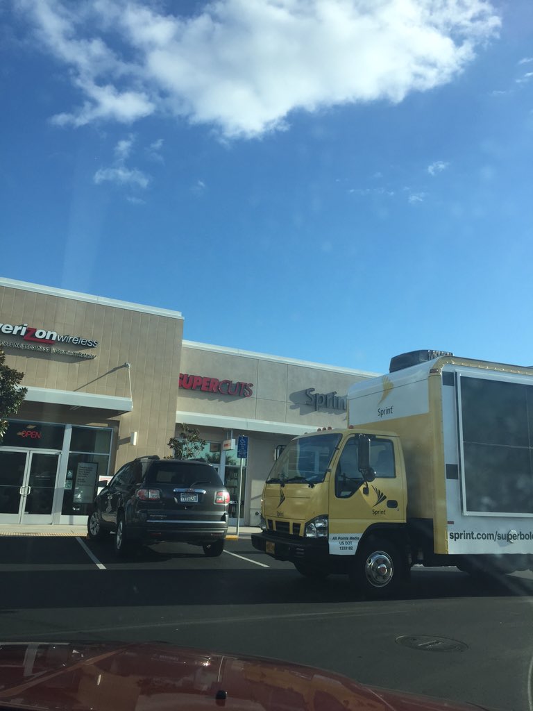 AtFirstSprint's tweet photo. Gotta let the competition know. @Sprint4NorCal @NorCalRetail @suehyun_chung #work #sprint @marceloclaure @sprint https://t.co/6wHq8SNOer