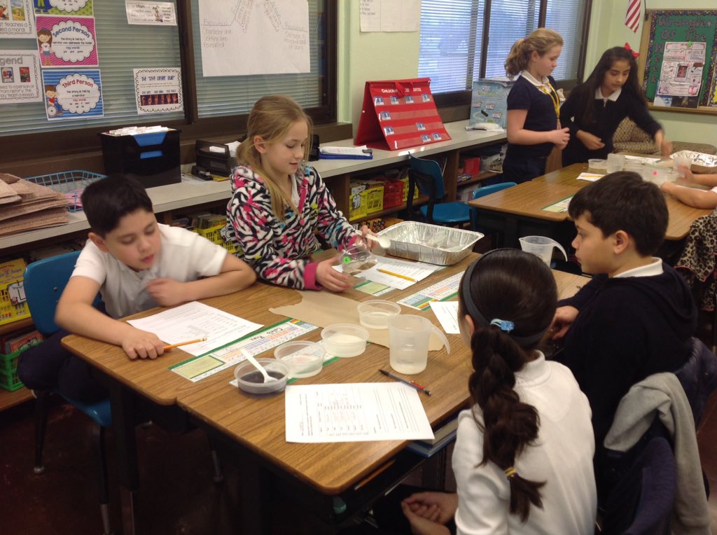 mrsWilk213's tweet photo. SS deciding is it a solution or mixture? #roy4th #d83shines https://t.co/Ck542mv5VG