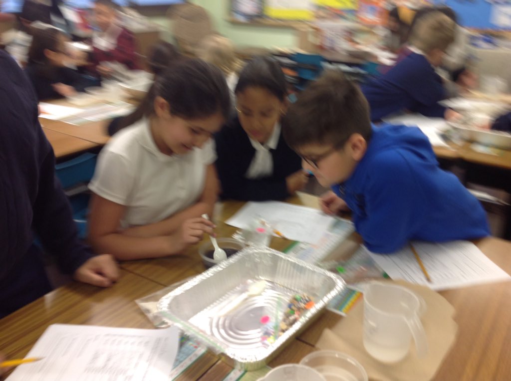 mrsWilk213's tweet photo. SS deciding is it a solution or mixture? #roy4th #d83shines https://t.co/Ck542mv5VG