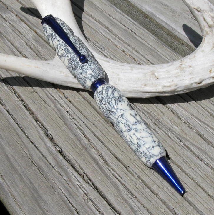 Emotional_Oasis's tweet photo. Hand Cast Peacock Feathers Alumilite Pen https://t.co/06ikPBHRlc #jewelryonetsy #DesignerWrites https://t.co/dWI3xbc8gA
