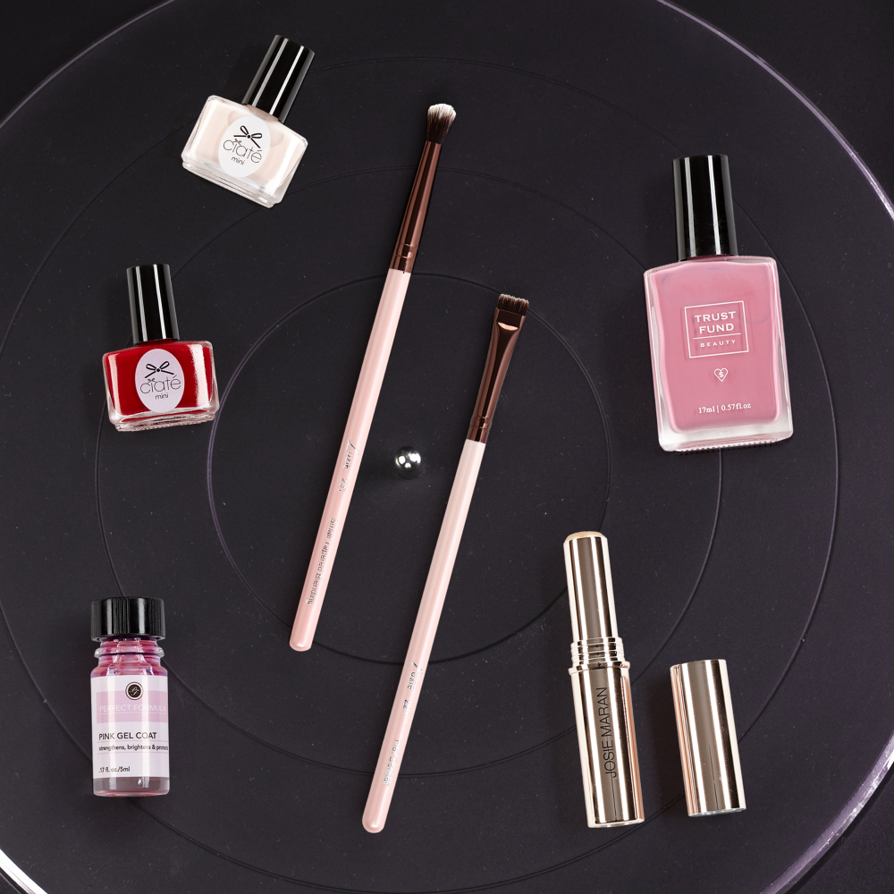 IPSY's tweet photo. SNEAK PEEK #1: RT if you believe in #ipsyPink. #ipsy #FebruaryGlamBag https://t.co/D9b1rNoAE6