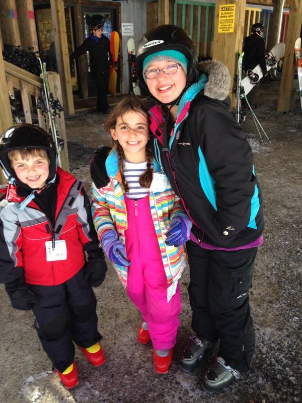rainbowcomsch's tweet image. On Friday our 4th through 8th graders finally went on their #multigrade #SkiTrip!  #adventure  #snow #sevendomains