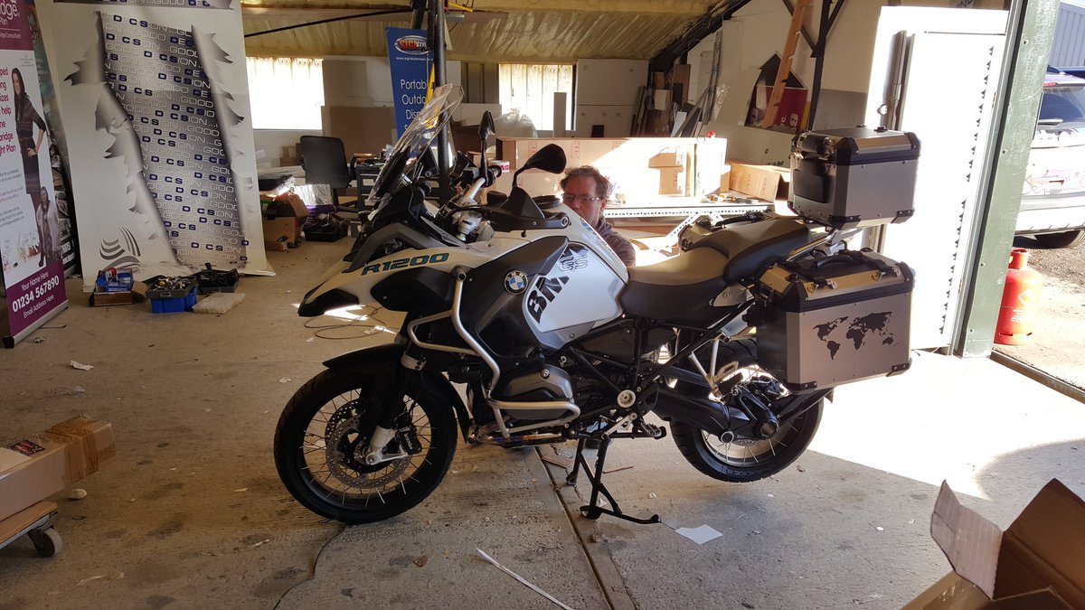 Nigelcollinson's tweet photo. New #BMW decals being fitted.
#signstyle graphics.
Roll on #spring https://t.co/bZLLz4w50L