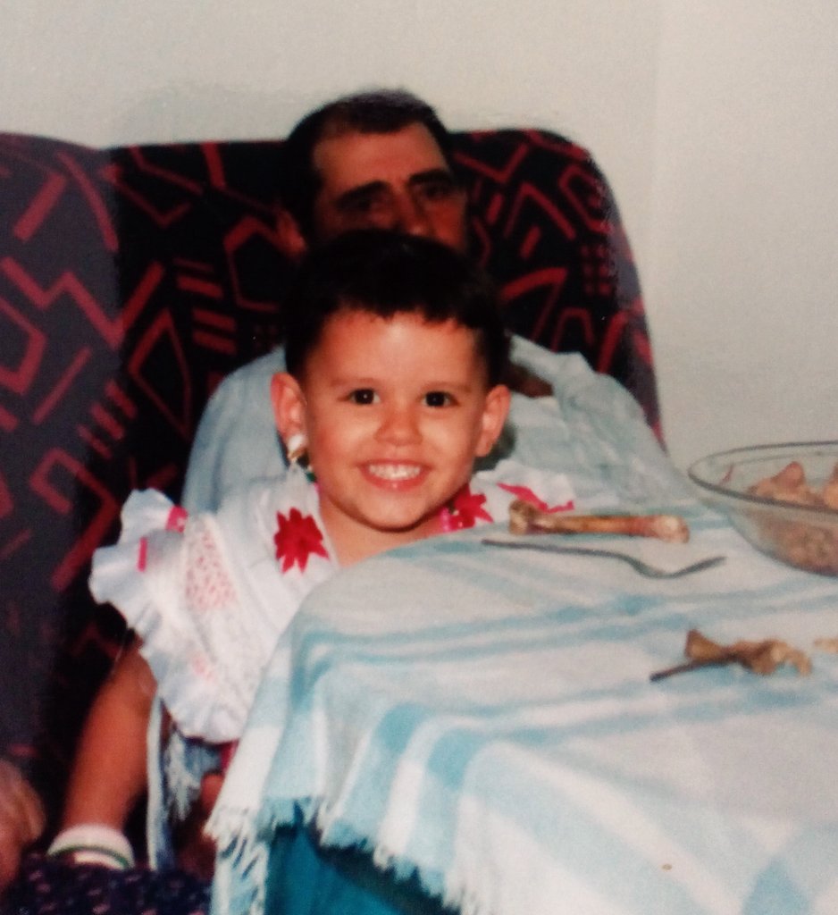 Fatima_cabrera's tweet photo. De pequeña era prechiosha! https://t.co/XUzwz4EuMs