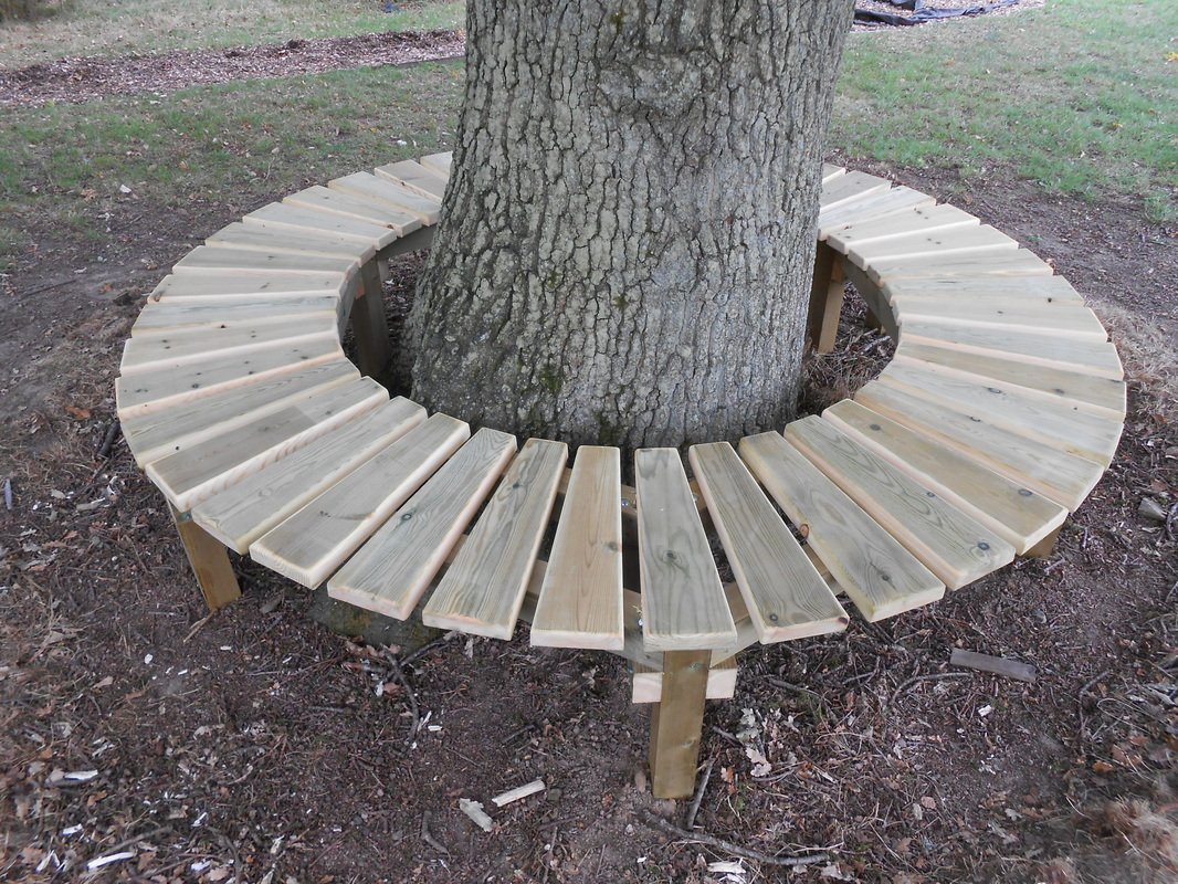 MarkGCarpentry's tweet photo. This beautiful pinwheel tree bench was made for a local first school #gardens #bespoke #Dorset #treebench #carpentry https://t.co/0g6W0xyzZJ