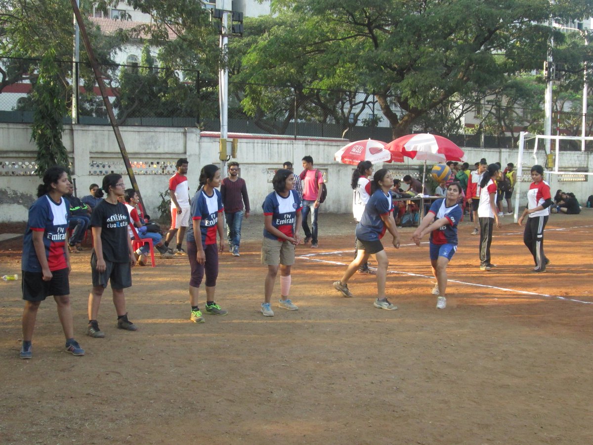 iamvarunbajaj's tweet photo. Team @aitpune at @CoepZest'16 - @Zest_Coep'16
#Volleyball #Sports #fitness #volley #sportsbiz #SportsReport #Pune https://t.co/j9KSe2ct5p