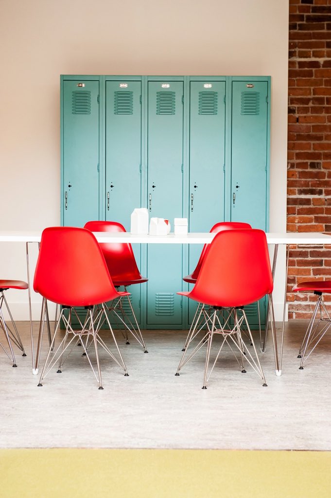 LovedInteriors's tweet photo. A little jealous of this design for Media Cores Office. #loved #interiordesign #office https://t.co/aVgSay449n https://t.co/UYFWUsWLt6