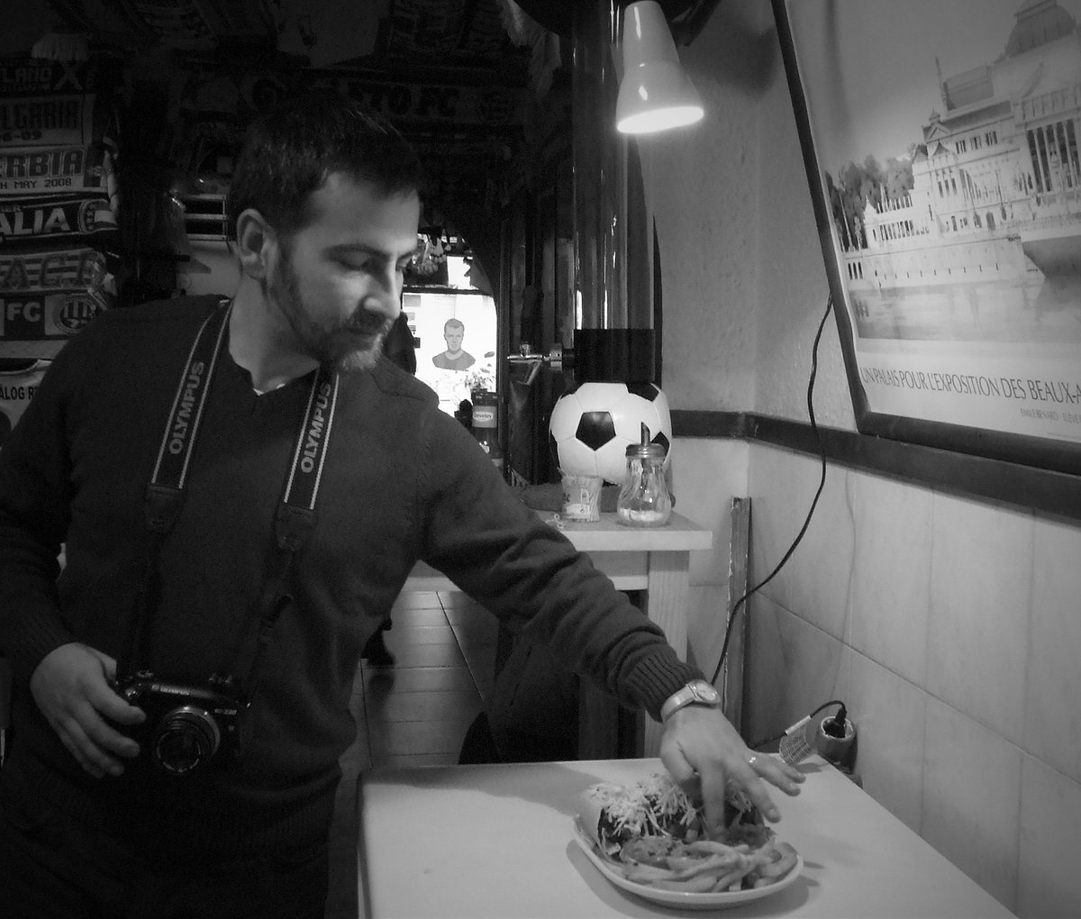 sciartagency's tweet image. #Foodphotography and eating up the whole menu. More projects like this, please! #Barcelonabars