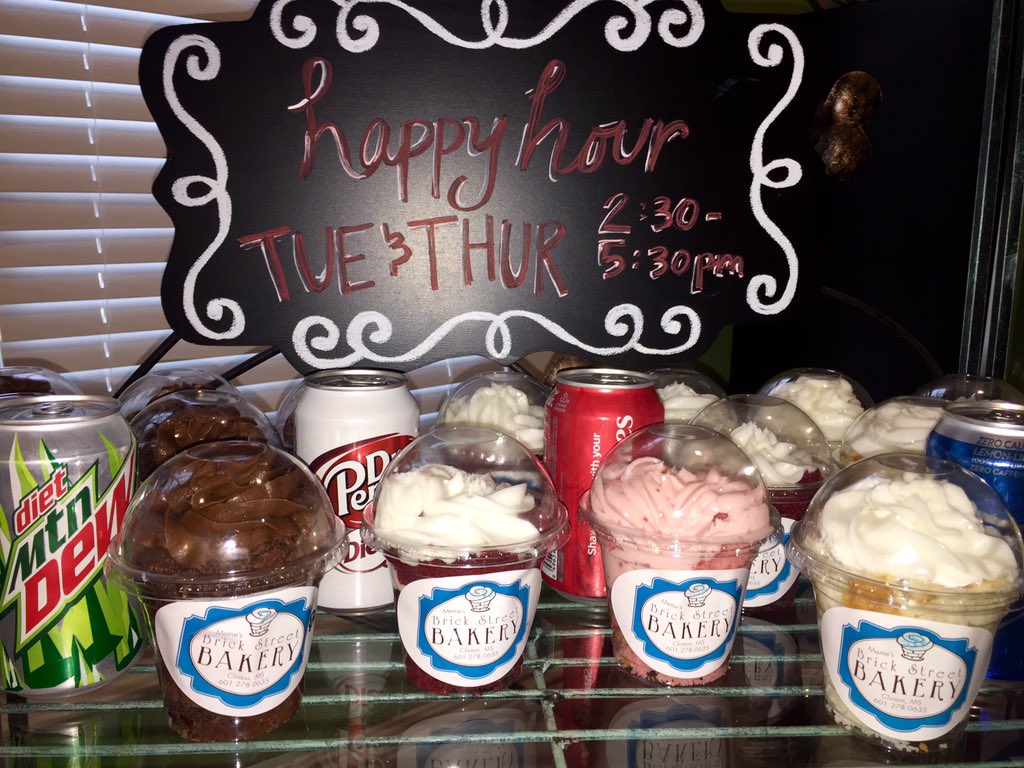 ❤️HAPPY HOUR❤️ today's deal is buy one cake cup, get a drink free! also come in today to place your Valentine order💌