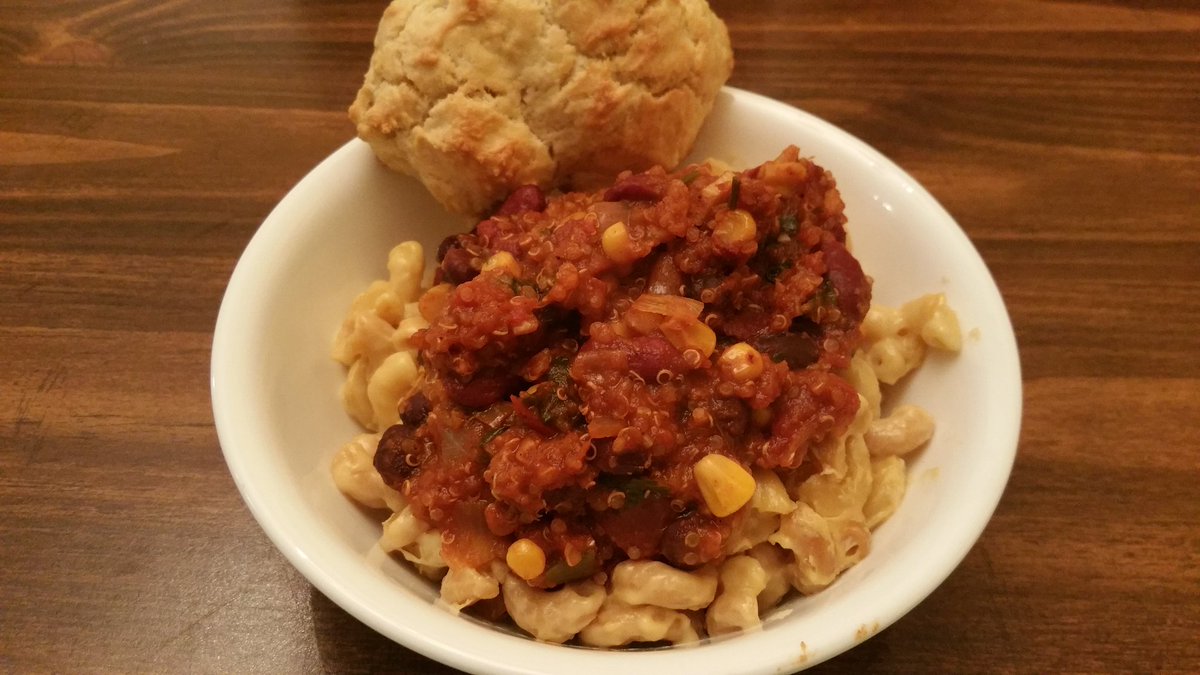 SheLikesToEat's tweet photo. Leftovers! Chili Mac &amp; cheese. #quinoachili from Saturday night. #veganmac&amp;cheese https://t.co/jXN7yXyK64