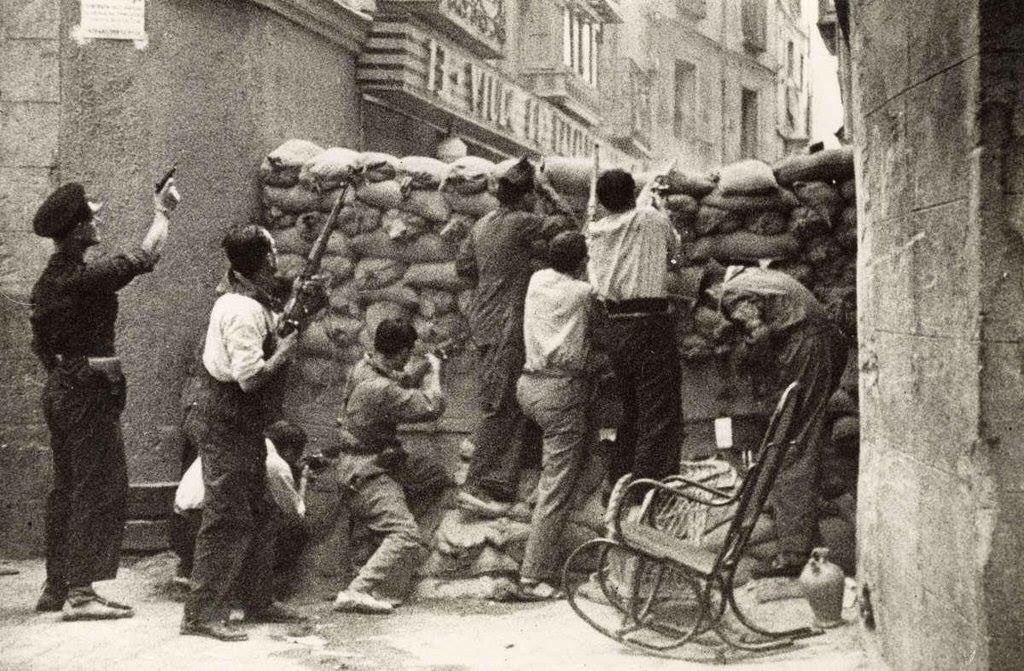 m_ciya's tweet photo. Türk faşist Başbakanı Davutoğlu'nun Sur'a örneklediği Toledo kenti.
Franco faşizmine direnen Toledo halkı1936;
CD https://t.co/yO3ahnzj0o