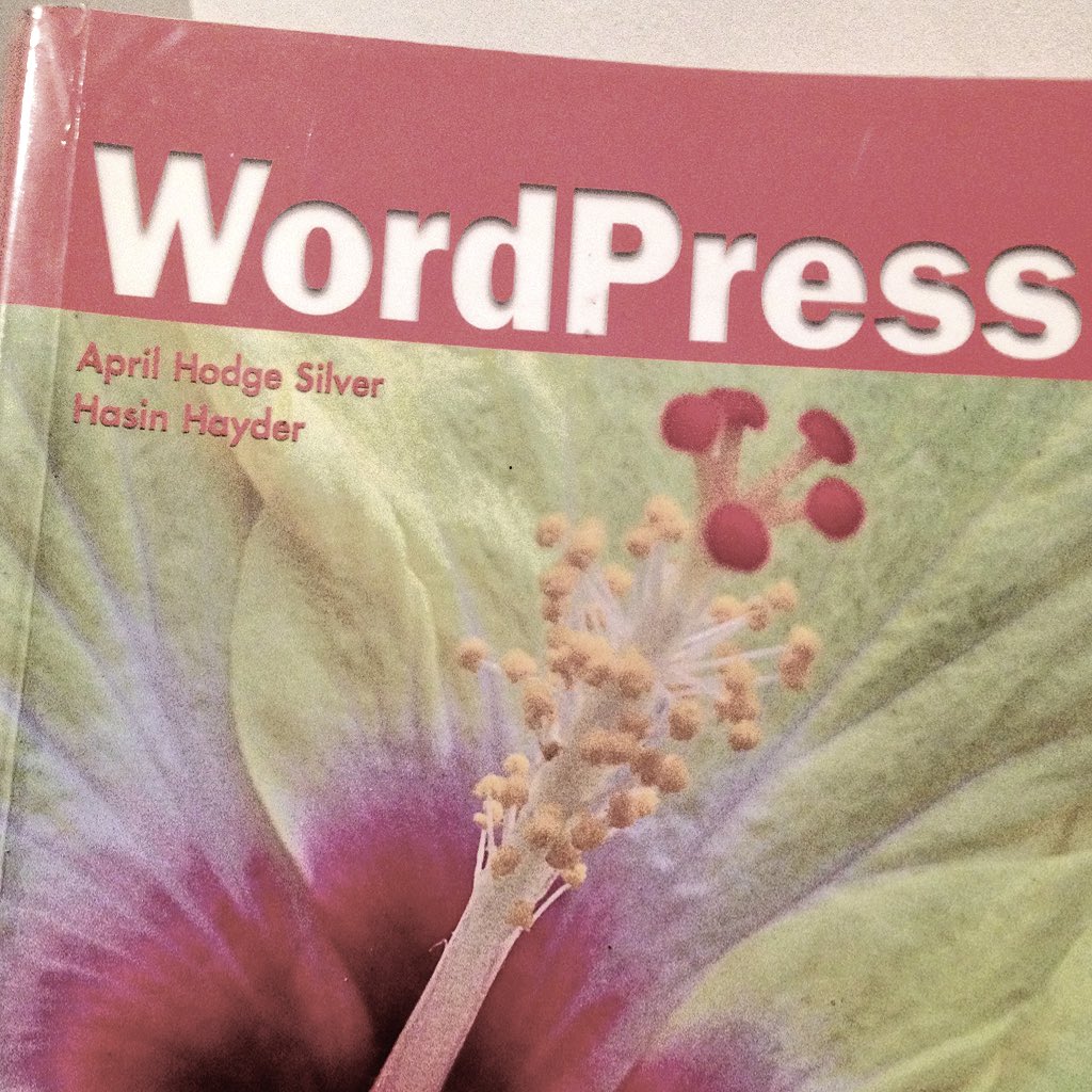 missexeter's tweet photo. Lectura de día y de noche... #wordpress #goodnight #soon #new #web no se si me aclararé... https://t.co/h7WAeK3gOw