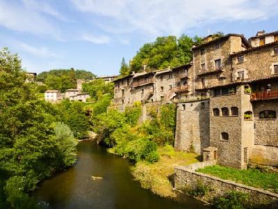 Descuento del 45%: 2 Noches de apartamento x 2, 4, 6 u 8 personas en Rupit bit.ly/1PNqePD