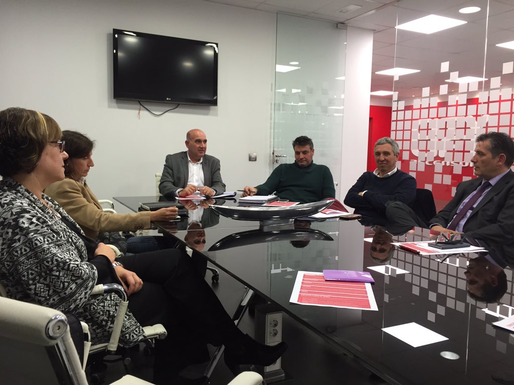adngironi's tweet photo. Reunió de feina d'AdnGironí!@GironaFC @unigirona @GironaCH @ClubEBG @cpagirona @cityliftgirona per l'esport gironí!! https://t.co/zgkGEY9YVu
