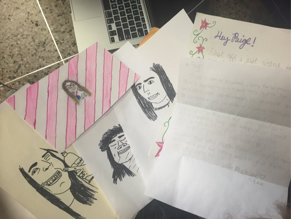turnthepge's tweet photo. Looking through the notes &amp; GORGEOUS drawings (😉) I got at the meet up, our tiny fam is da best <3 you make me happy https://t.co/wY4iL02323