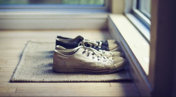 The Scientific Reason Not To Wear Your Shoes Inside The House Anymore dlvr.it/KNpkxV