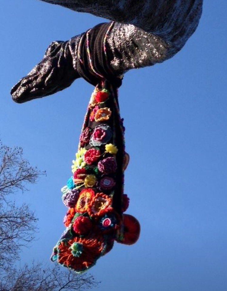 popdesfleurs's tweet photo. Dippy has some Pop des Fleurs flair! #fiberart2016 https://t.co/c5kQzuYv0z