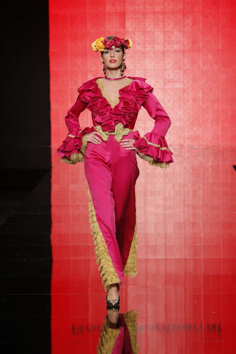 Moda_Andaluza's tweet photo. Recordando #diseñadoresnoveles de #Simof2015 con este diseño de #RocioMontserra foto oficial de #chemaSoler https://t.co/K5WFC1wK5L
