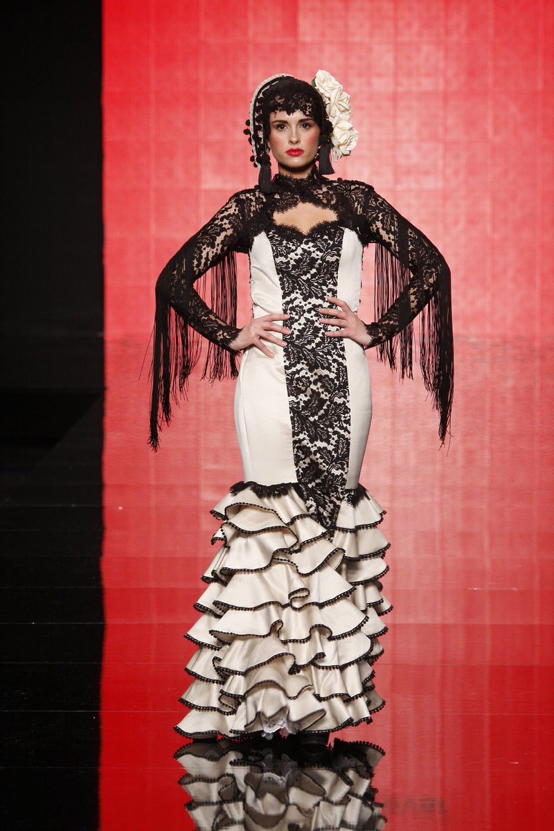 Moda_Andaluza's tweet photo. Recordando #diseñadoresnoveles de #Simof2015 con este diseño de #InesDeTovar foto oficial de #chemaSoler https://t.co/TchQ02Z6mH