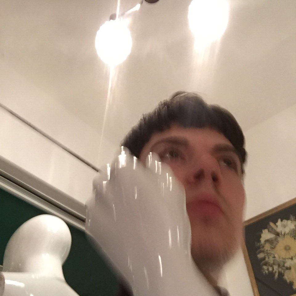 The moment your boss catches u tryna take art school selfies with the lady mannequin 👀