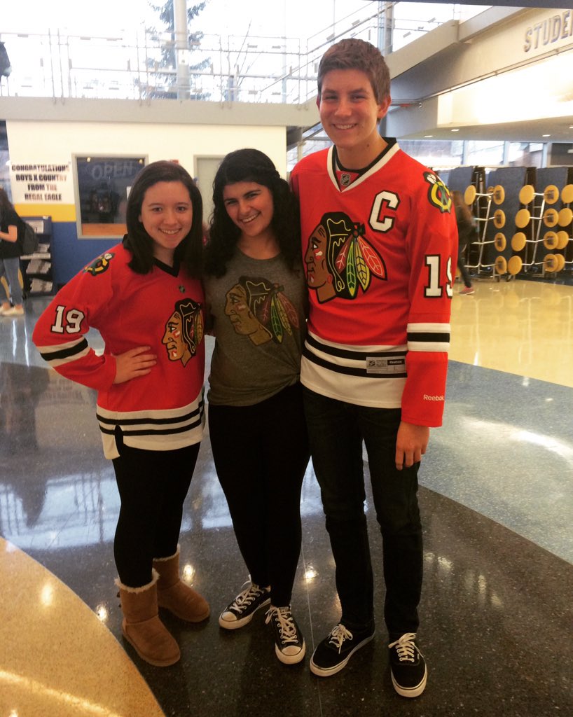 CP__38's tweet photo. ¿Twins? 🔴⚫️ @cshsstudco @SandburgHS #turnaboutweek https://t.co/ntivgh18we