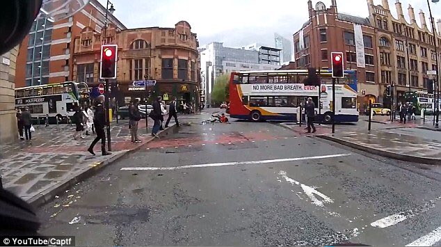 CobraEMEA's tweet photo. Ah, so it turns out we should actually feel sorry for the cyclist on Portland street #brokenbreaks #carcrashbritain https://t.co/lbdzDawXPZ
