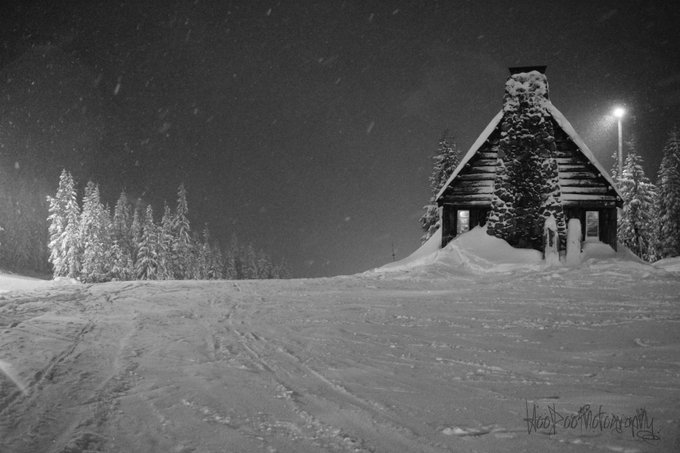 Snapped this shot while snowboarding at SkiBowl #HooDooPhotography https://t.co/pH5UDk29ms<a href="/tag/hoodoophotography"class="tags"><span>#hoodoophotography</span></a>