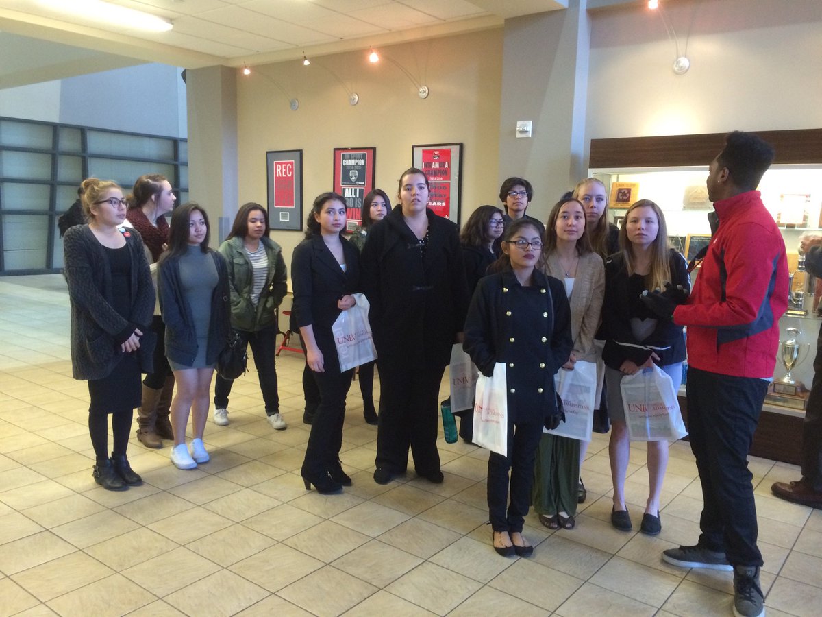 CTEinCCSD's tweet photo. .@SETechTweets Photo students touring @UNLVFineArts @UNLVNews on #JobShadow Day. #CCSDJobShadow https://t.co/yOdZl4y7SS