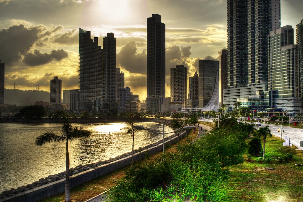 DealinPanama's tweet photo. Feliz Tarde Panamá #Comprasporinternet https://t.co/ZGKOEjdIBi