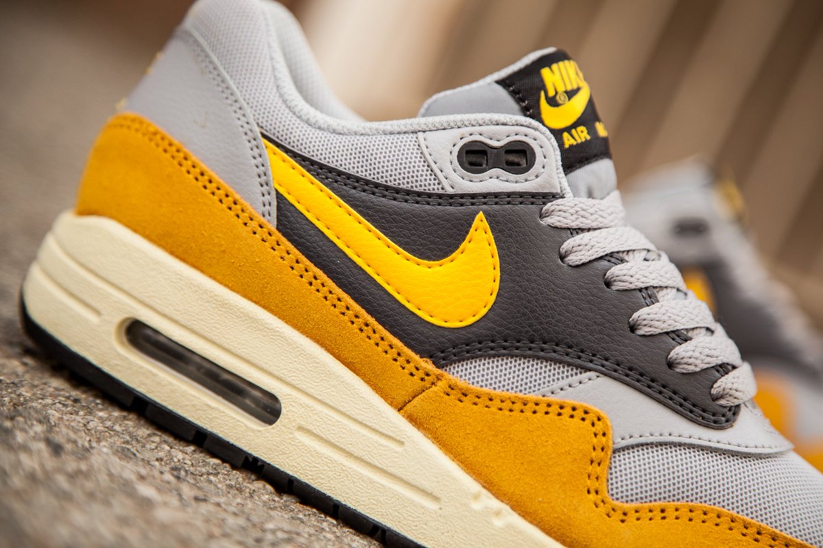 air max 1 gold leaf