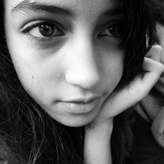 Zacrpgcale's tweet image. Qui est cette fille?