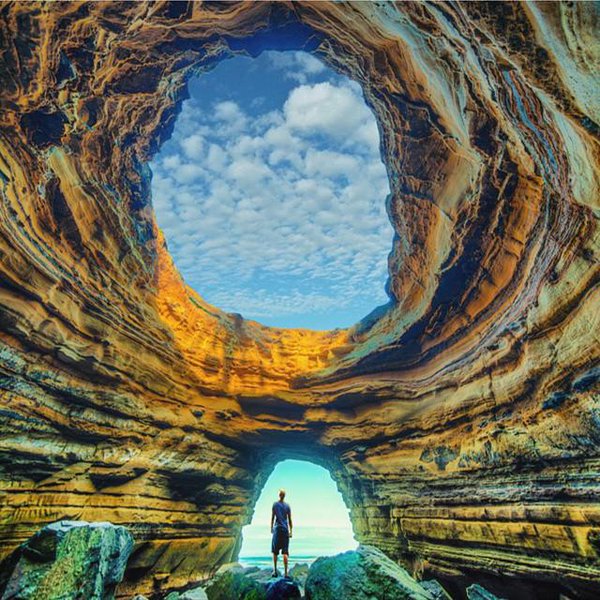 rybotics's tweet photo. Looks like something from a different planet. Sea cave in California. https://t.co/5Yd4luYL7U