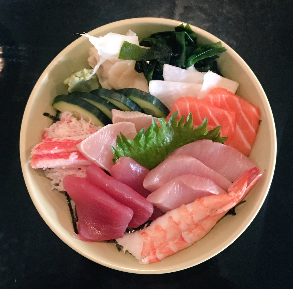 Boobs4Food's tweet photo. Delicious chirashi bowl from Murakami Sushi! https://t.co/yacon8mQIz