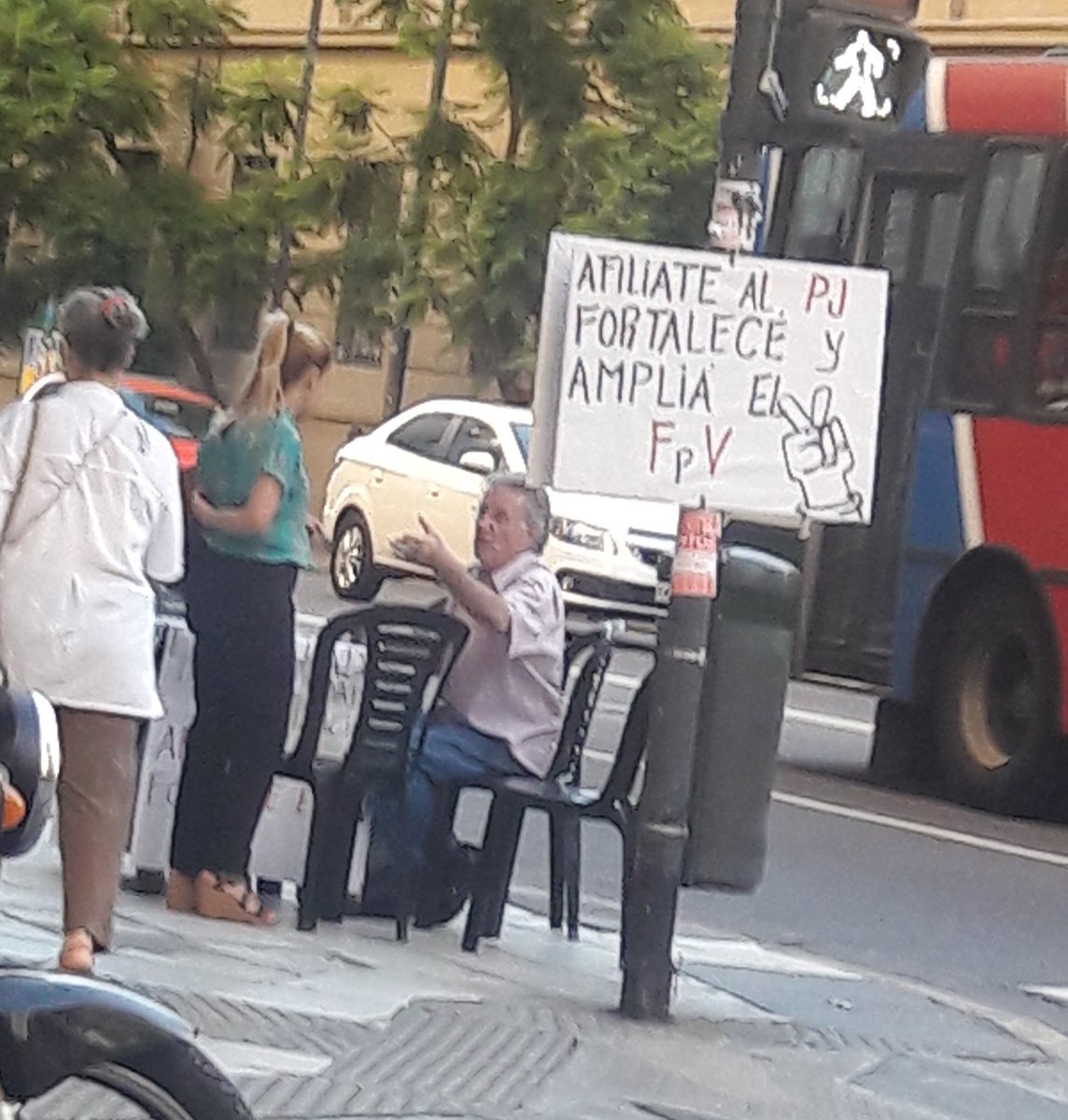 Tuvieron todo el presupuesto del país y terminaron afiliando gente como una sociedad de fomento barrial