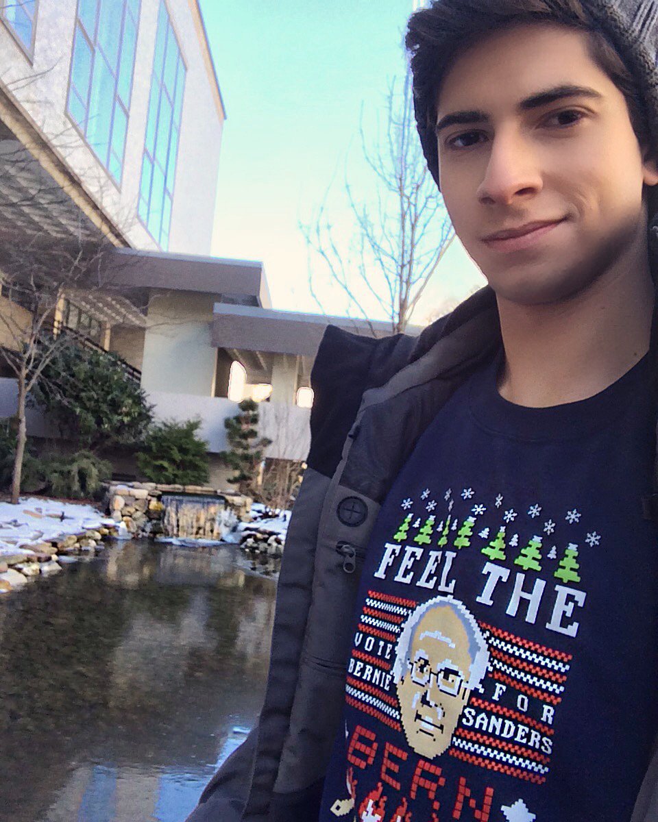 Emmanuel_NF's tweet photo. #FeelTheBern #Bernie2016 #GoGetEmBernie https://t.co/b0zqizKUr1