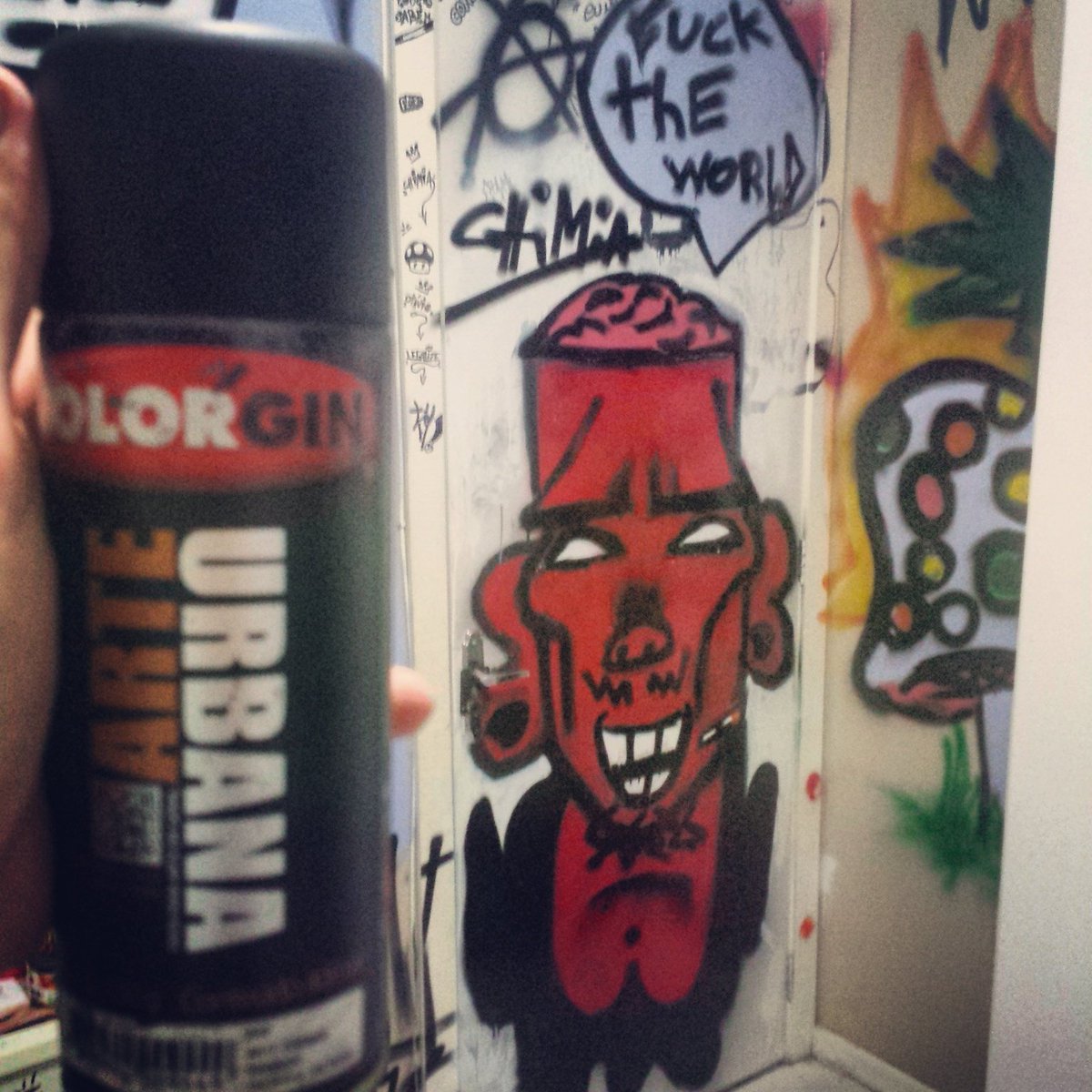 Tropicalkillazz's tweet photo. #graffiticulture #graffiti #artederuabrasil #artederua #streetart #rabiscaoquarto #graffcrazy #evolução #Chimia https://t.co/e303Q6ZdJ2