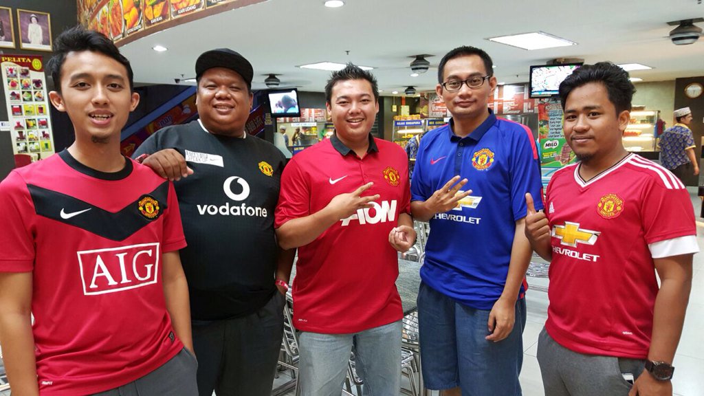 hafiz_hod's tweet photo. With @MUFC_Malaysia central clans #matchview #mymanutd #MUNSTO https://t.co/ay7EBdqEvm