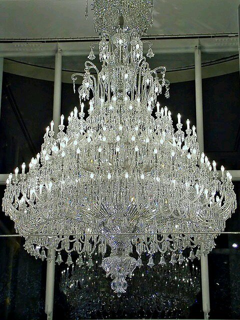 friendzfirst's tweet photo. @ThePowerfulPics @PlCTUREPORN #BathroomGoals #His&amp;HerSinks  #BlackMarbleFloors&amp;Finish #RainForestShower #Chandelier https://t.co/egXhcOp89x