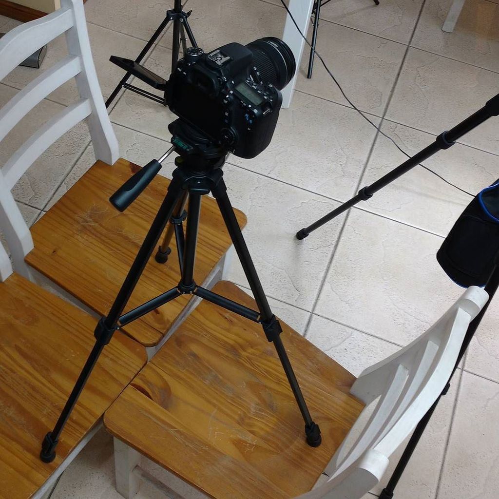 SupraPixel's tweet image. Cuando se te rompe el trípode :P 
#trustmeimanengineer ift.tt/1o3VXmN