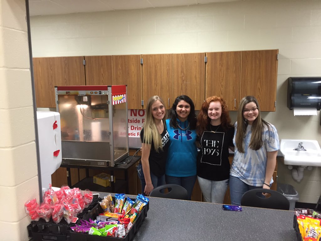 theprincipalguy's tweet photo. #CFAKEYCLUB is working the concessions stand @CabotFA for to ights @CabotWrestling Tournament. Come https://t.co/cncRdrsbVM