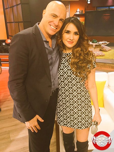 RBDLoRegreso's tweet photo. "@programa_hoy: #EnFebreroLoco cuando padre Padre e hija se reencuentran @lisardoemilio,@DulceMaria https://t.co/9AdVfiiFJB