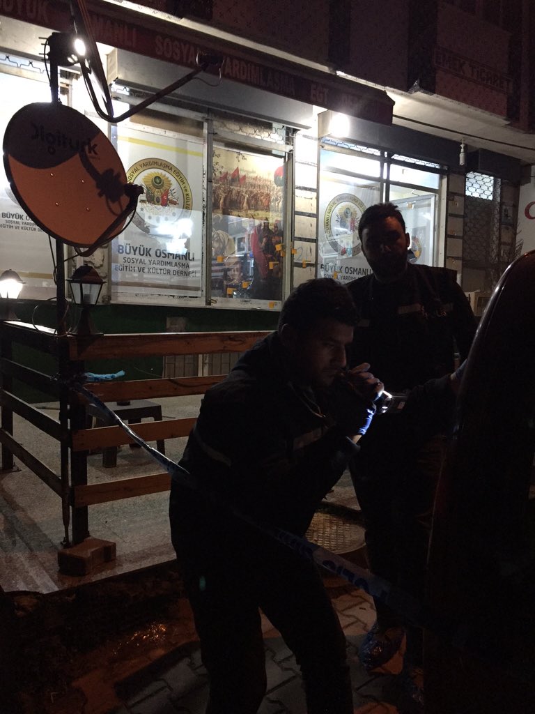 Büyük osmanlı derneği ülkücülerin yoğun olduğu bir yer bu akşam tarandı. 1 ölü 3 yaralımız var.